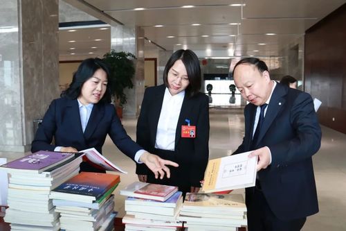 神木市图书馆开展2023年两会信息咨询服务，助力公众了解政策动态